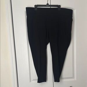 Torrid Ponte Crop/Capri Pants